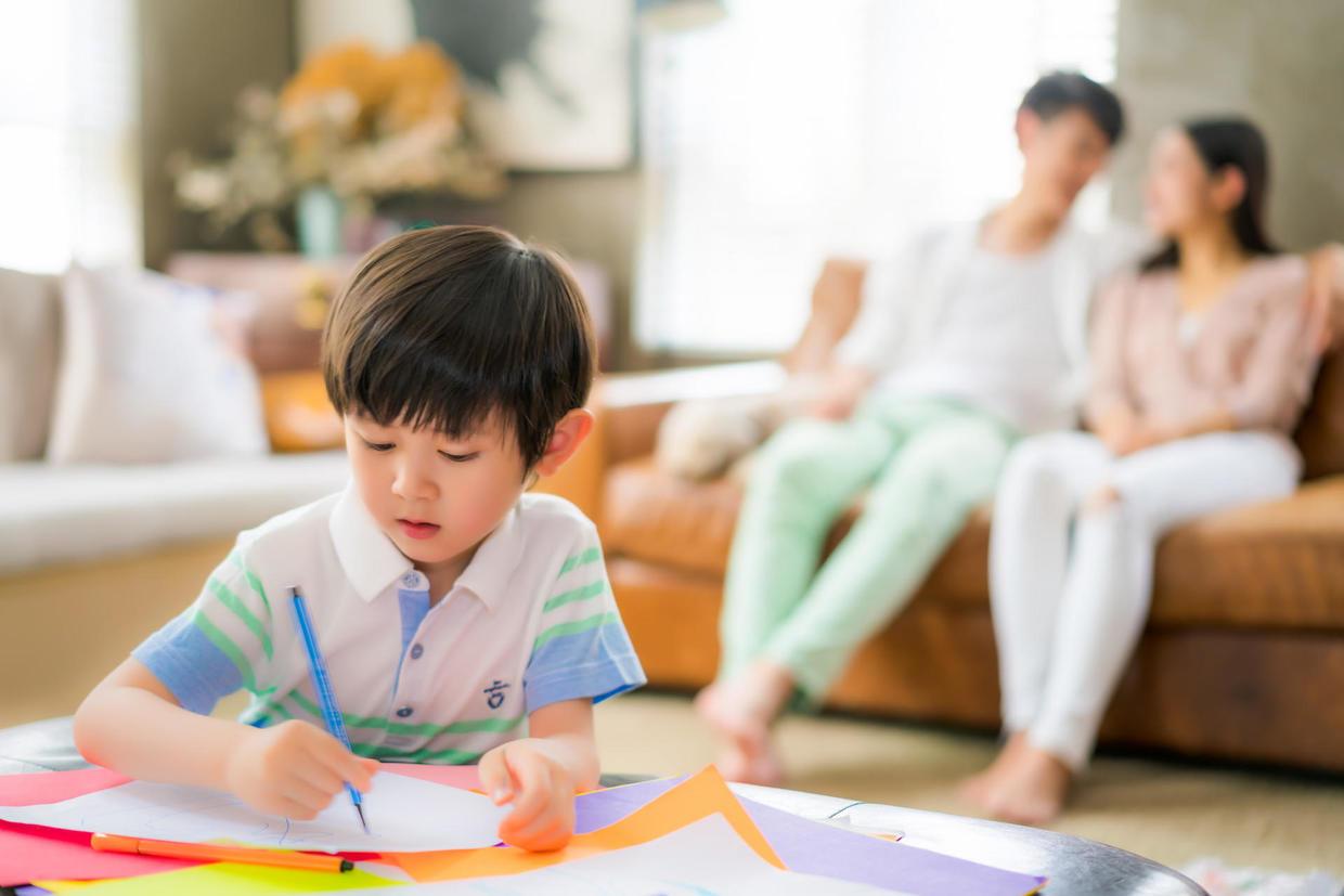 小孩四个月不会翻身，原因分析与建议