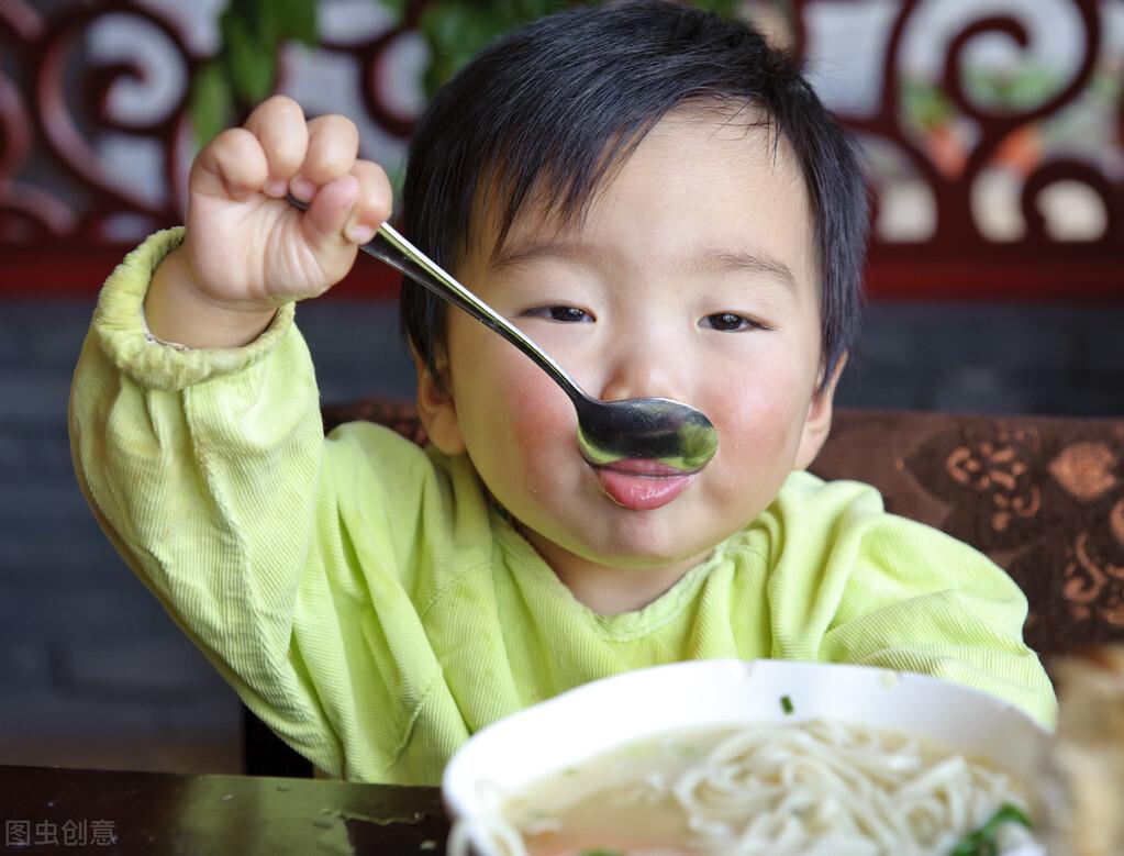 八个月宝宝的食物选择，营养丰富的辅食之旅